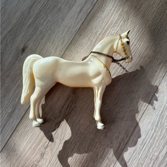 Breyer Cream Horse Figurine with Gold Accents - Picture 1 of 3